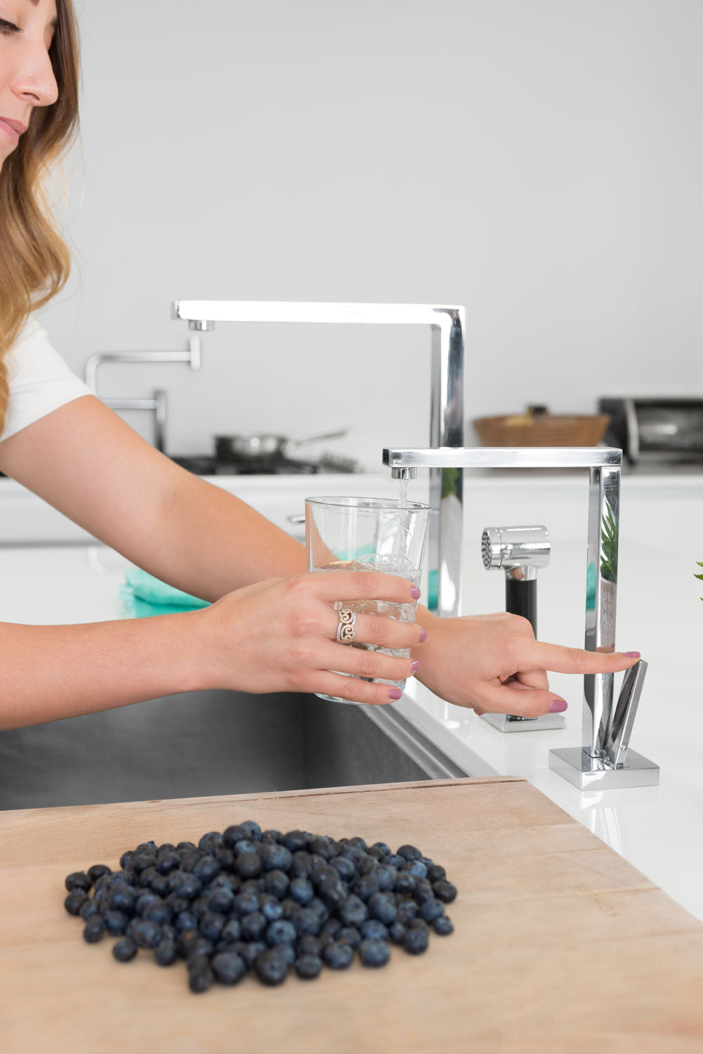 Goodfor_Photoshoot_-_Jane_filling_glass_cup_from_RO_7478cebe-58a0-4911-a30d-fcc66f3aea2d.jpg