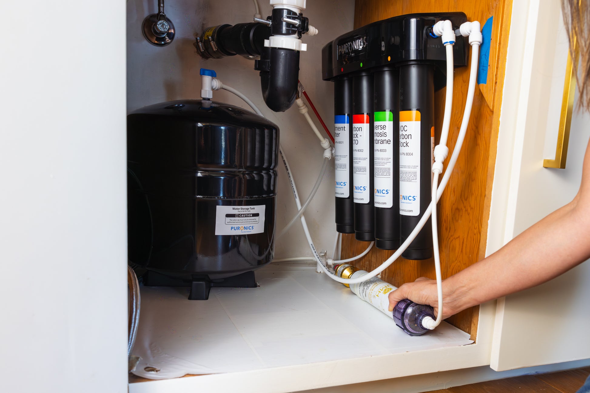 micromax 8500 installed undersink with the sango mineral filter and the UMH pure structuring device